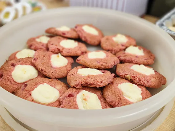 Strawberry Cheesecake Cookies