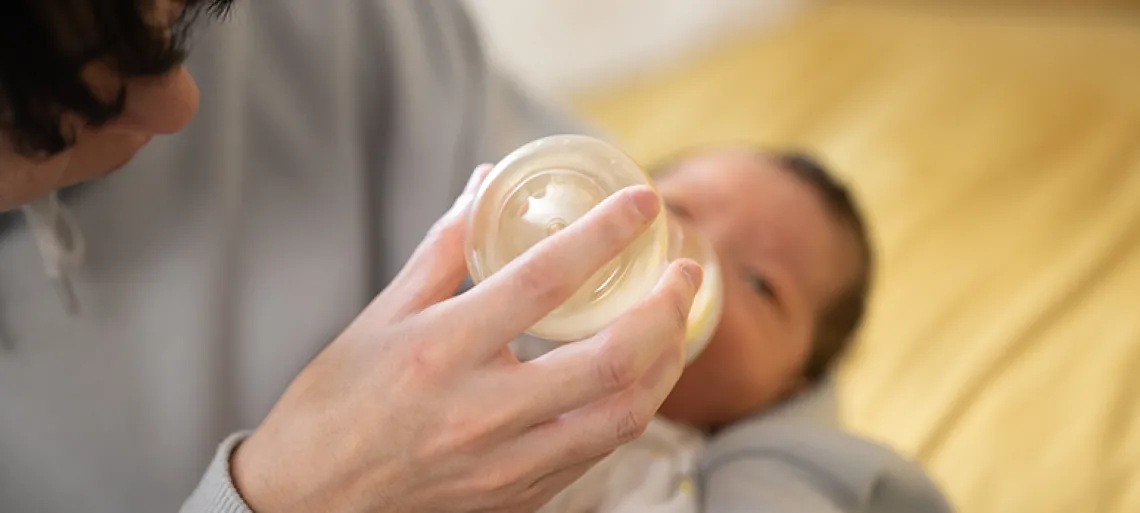 A picture of a cuddler giving milk